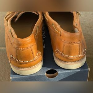 Bass tan leather boat shoes Sz 11